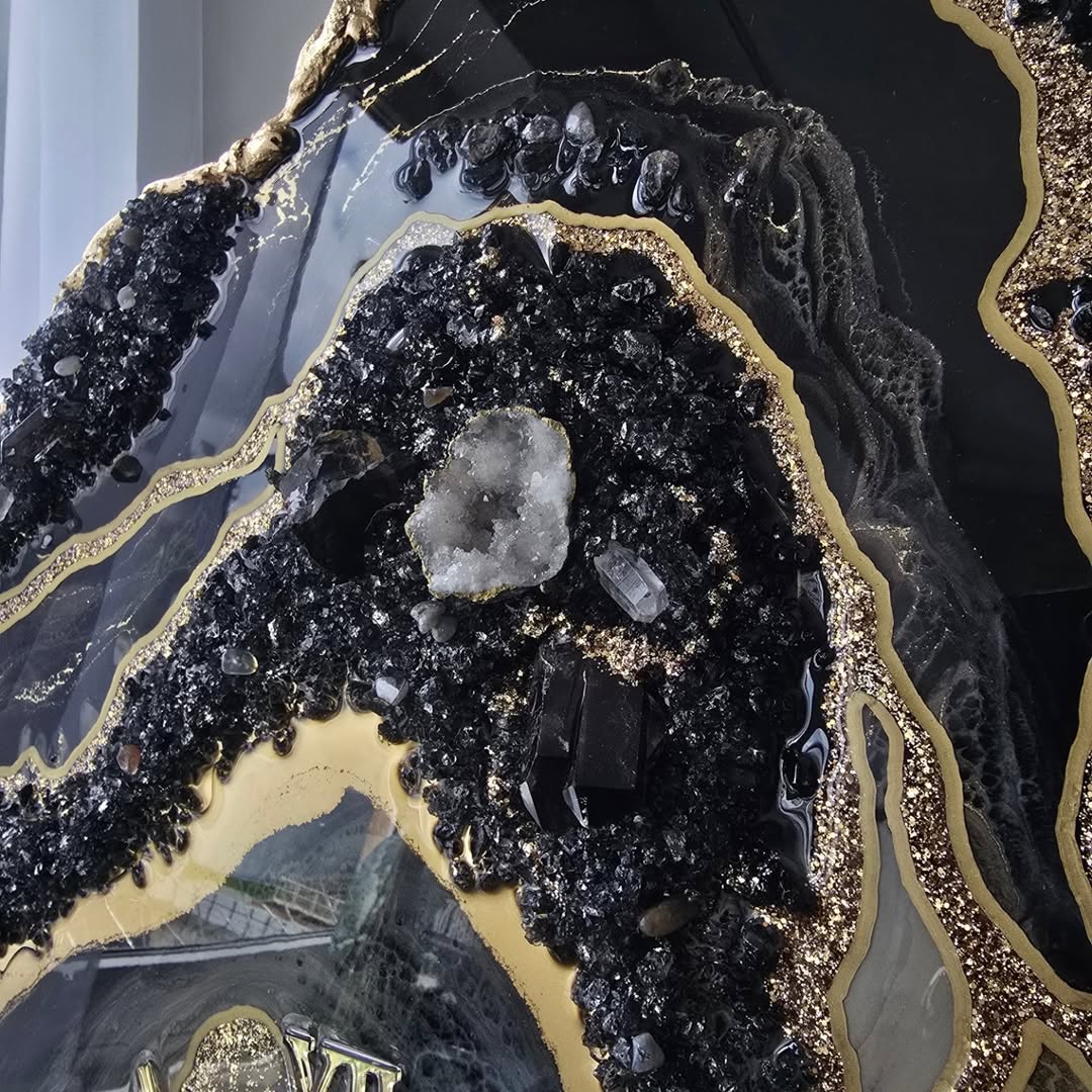 Obsidian Empire – Grand Geode Wall Clock